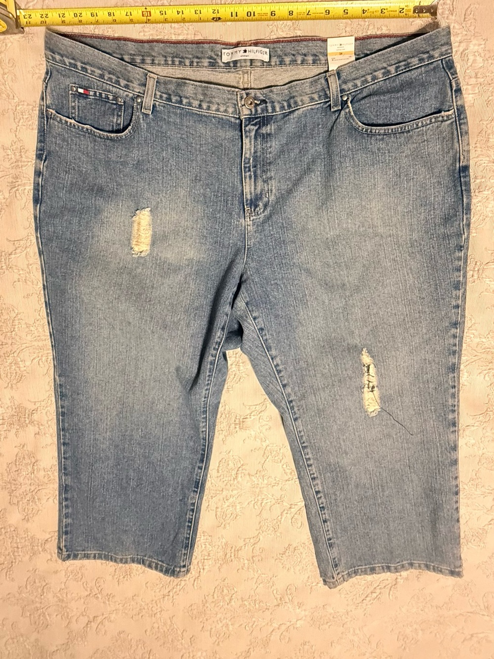 Tommy Hilfiger Men’s Light Blue Relaxed Distressed Jeans